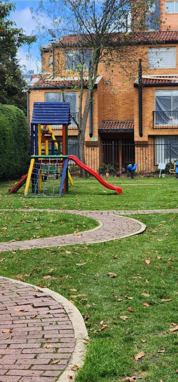 Casa en arriendo Cundinamarca Bogotá Cjr El Cerezal De San Luis 110 m2 Habitaciones 4 Baños 2 Garajes 0 Precio $3800000