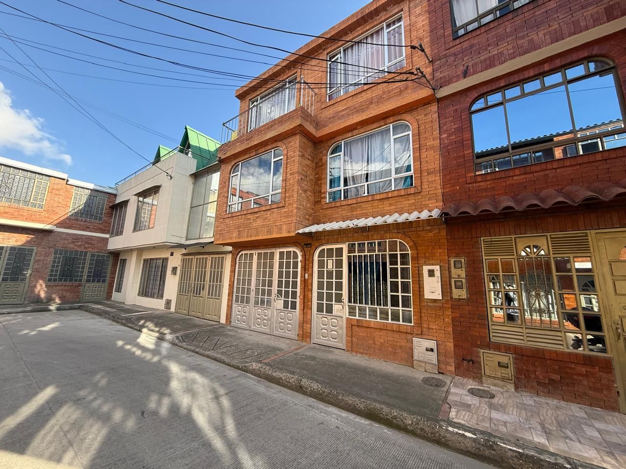 Casa en venta Cundinamarca Madrid Zona Centro 297 m2 Habitaciones 10 Baños 4 Garajes 1 Precio $800000000