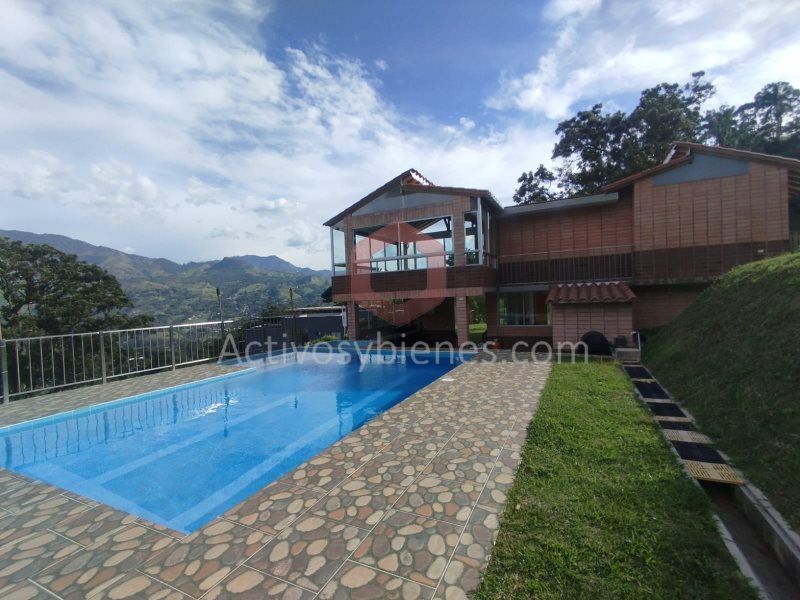 Casa en arriendo Antioquia Girardota Centro 600 m2 Habitaciones 4 Baños 5 Garajes 4 Precio $6500000