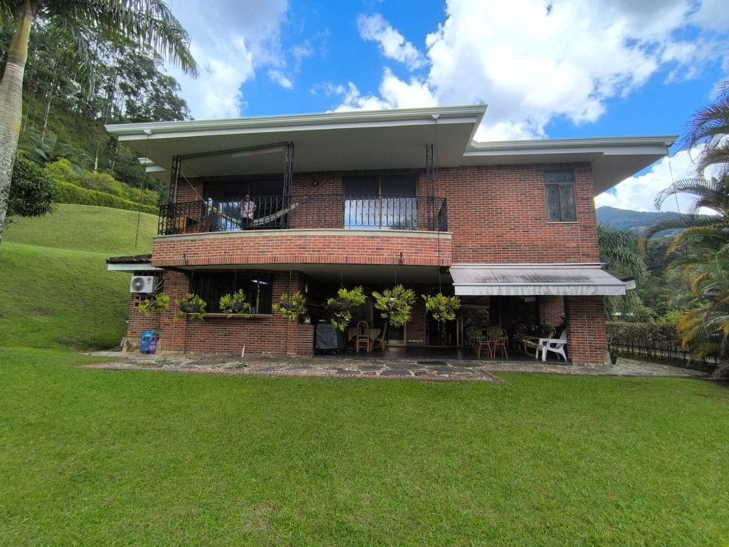 Casa en arriendo Antioquia Medellín Altos Del Poblado 464 m2 Habitaciones 4 Baños 6 Garajes 3 Precio $22000000