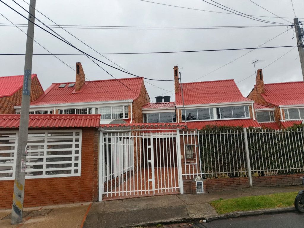 Casa en arriendo Cundinamarca Bogotá La Patria 221 m2 Habitaciones 5 Baños 4 Garajes 4 Precio $5900000
