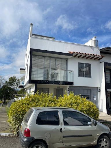 Casa en arriendo Antioquia Rionegro Belchite 140 m2 Habitaciones 4 Baños 4 Garajes 1 Precio $3500000