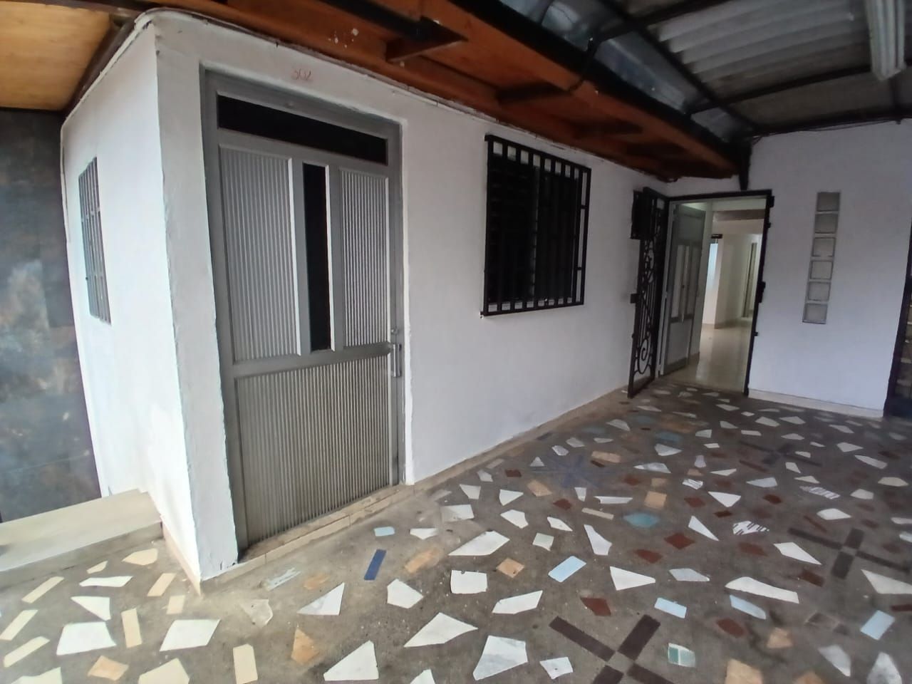 Casa en venta Antioquia Medellín Las Violetas 127 m2 Habitaciones 4 Baños 2 Garajes 0 Precio $300000000