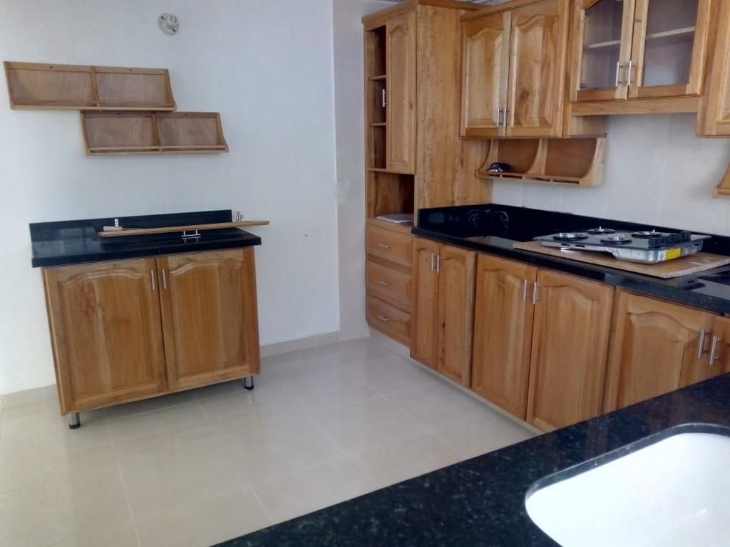 Casa en venta Antioquia Medellín Cristobal 300 m2 Habitaciones 5 Baños 3 Garajes 1 Precio $950000000