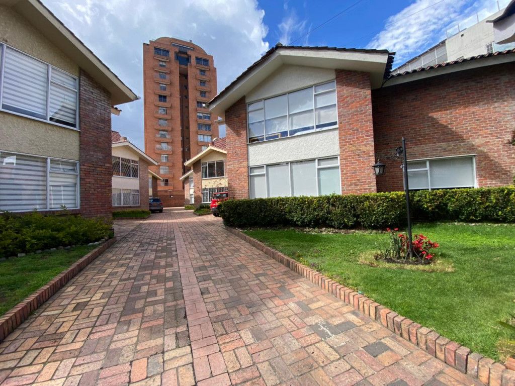 Casa en venta Cundinamarca Bogotá Cr El Bosque 271 m2 Habitaciones 4 Baños 4 Garajes 2 Precio $1250000000