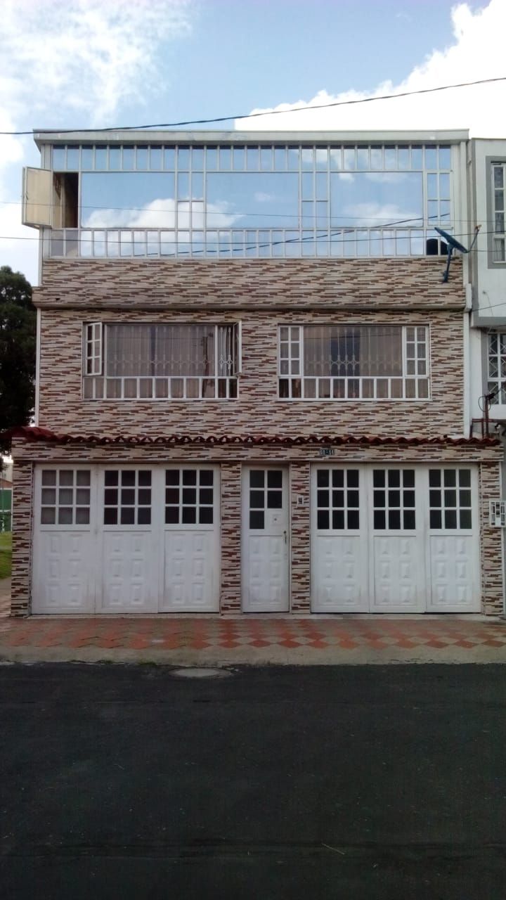 Casa en venta Cundinamarca Bogotá Villa Claudia 350 m2 Habitaciones 10 Baños 5 Garajes 1 Precio $1100000000