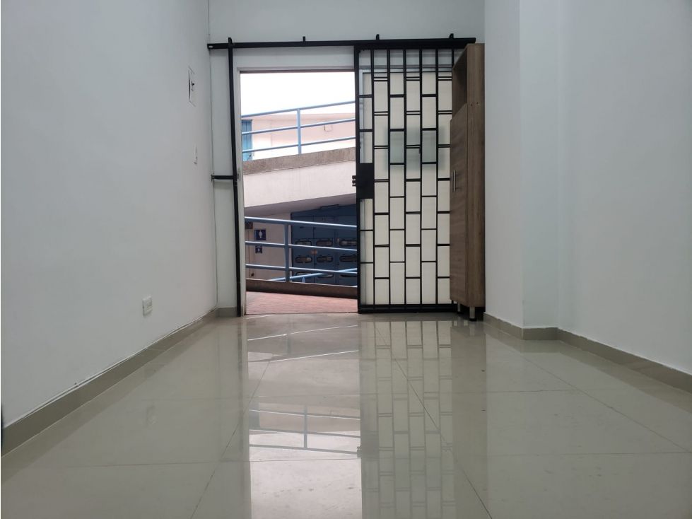 Oficina en arriendo Valle Del Cauca Cali Prados Del Norte 12 m2 Habitaciones 0 Baños 1 Garajes 0 Precio $540000