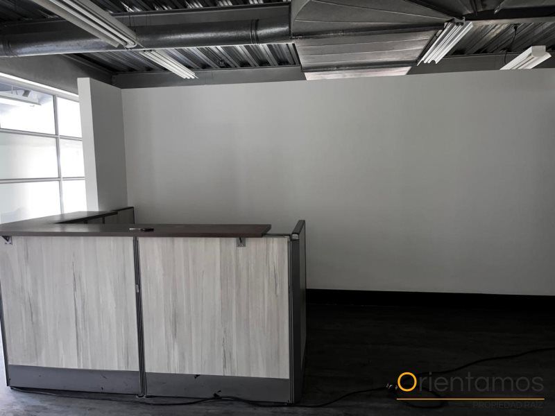 Oficina en arriendo Antioquia Medellín El Poblado 450 m2 Habitaciones 0 Baños 2 Garajes 8 Precio $36000000