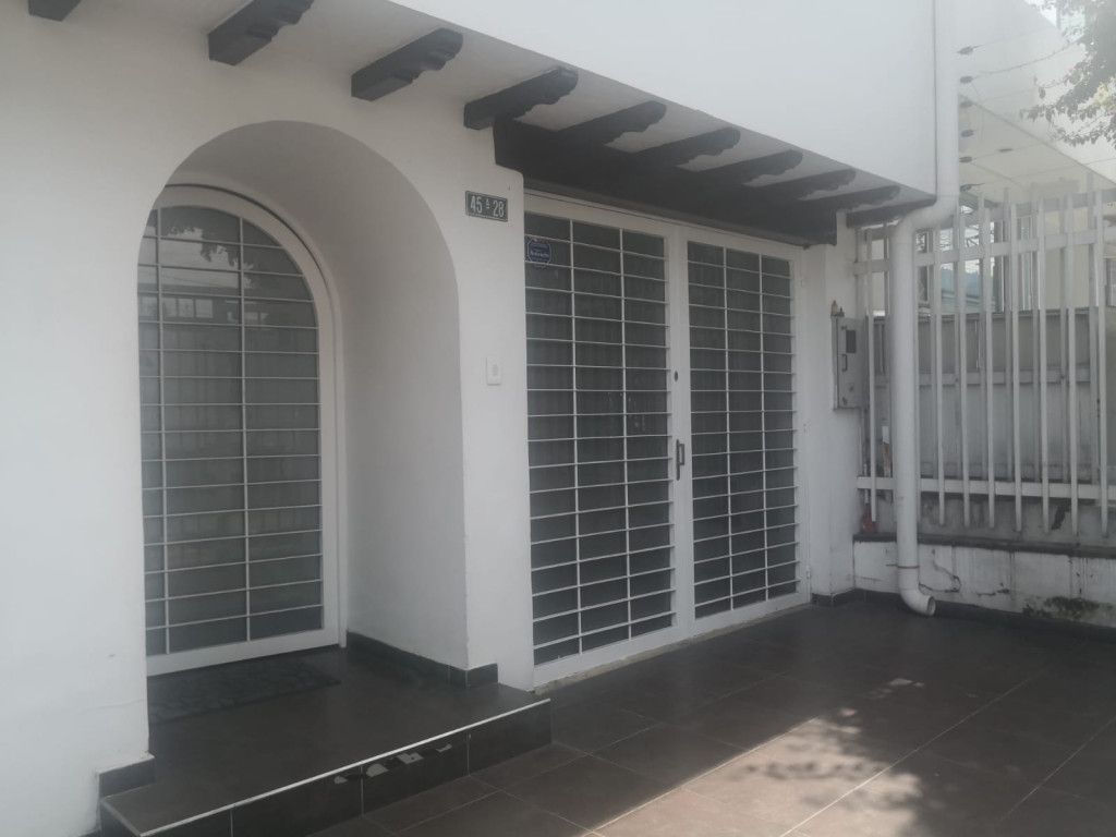 Casa en arriendo Cundinamarca Bogotá Estoril 450 m2 Habitaciones 6 Baños 3 Garajes 0 Precio $6500000