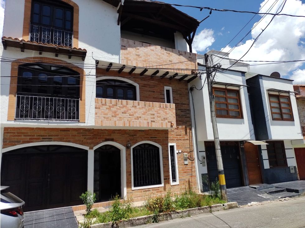 Casa en arriendo Antioquia La Ceja Cuatro Esqunas 180 m2 Habitaciones 4 Baños 4 Garajes 1 Precio $2800000