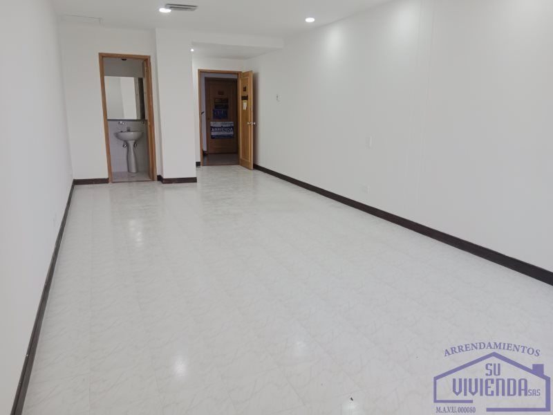 Oficina en arriendo Antioquia Medellín La Aguacatala 40 m2 Habitaciones 0 Baños 1 Garajes 1 Precio $3800000