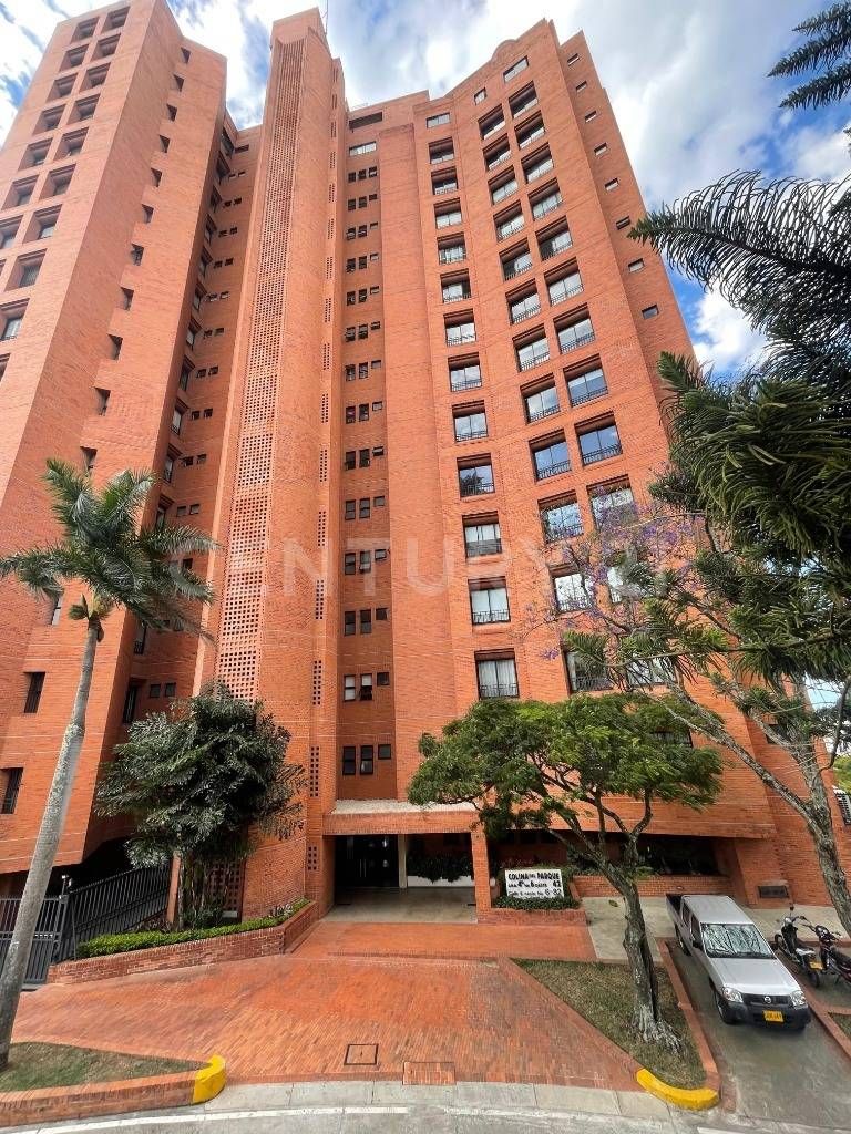 Apartamento en arriendo Valle Del Cauca Cali Tejares - Cristales 430 m2 Habitaciones 4 Baños 5 Garajes 3 Precio $14702668