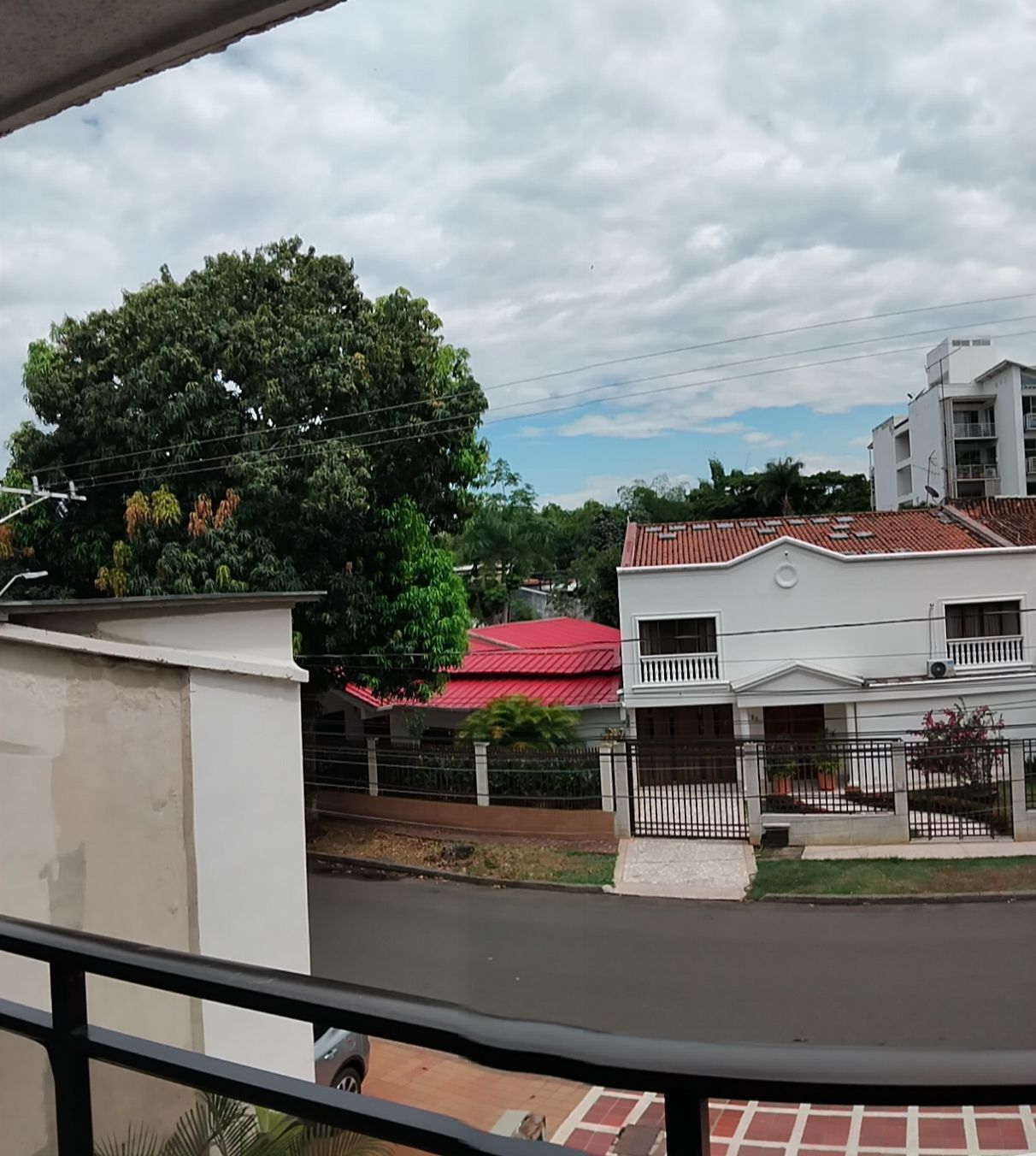 Apartamento en arriendo Valle Del Cauca Cali Urbanización Ciudad Jardín 250 m2 Habitaciones 3 Baños 3 Garajes 2 Precio $3350000