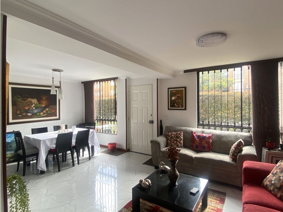 Casa en venta Cundinamarca Bogotá Cr Versalles Real Et Iii 108 m2 Habitaciones 3 Baños 3 Garajes 2 Precio $640000000