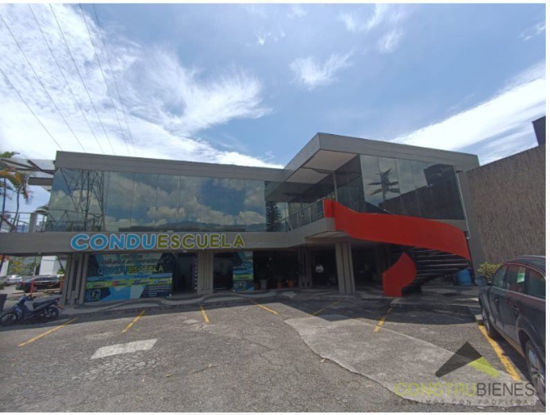 Local en arriendo Antioquia Itagüí La Esmeralda 395 m2 Habitaciones 0 Baños 3 Garajes 0 Precio $19750000