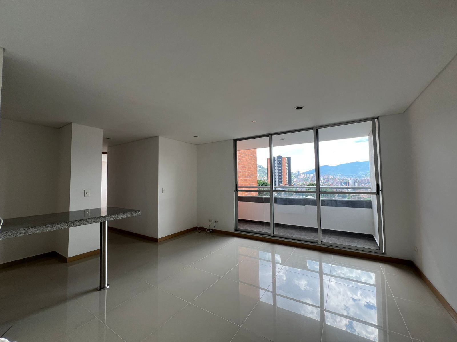 Apartamento en venta Antioquia Envigado El Esmeraldal 82 m2 Habitaciones 3 Baños 2 Garajes 2 Precio $690000000