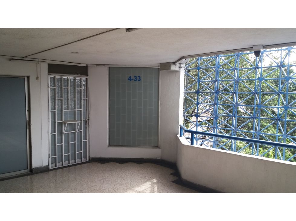 Oficina en arriendo Valle Del Cauca Cali Prados Del Norte 12 m2 Habitaciones 0 Baños 1 Garajes 0 Precio $740000