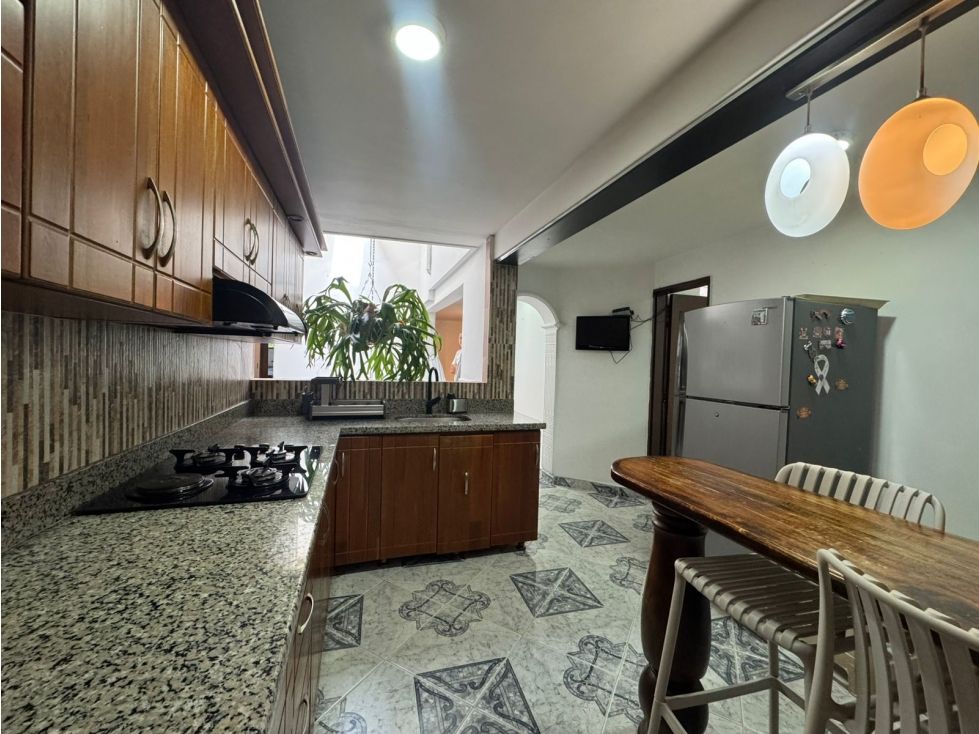 Casa en venta Antioquia Medellín Santa Teresita 190 m2 Habitaciones 5 Baños 4 Garajes 3 Precio $770000000