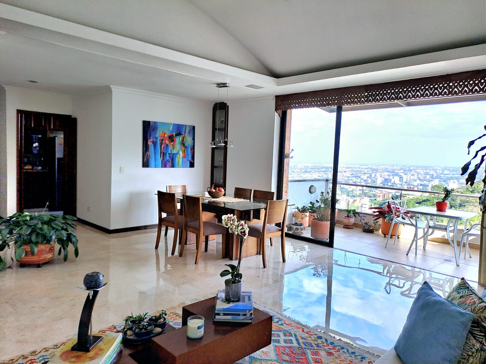 Apartamento en venta Valle Del Cauca Cali Arboledas 190 m2 Habitaciones 4 Baños 3 Garajes 2 Precio $985000000