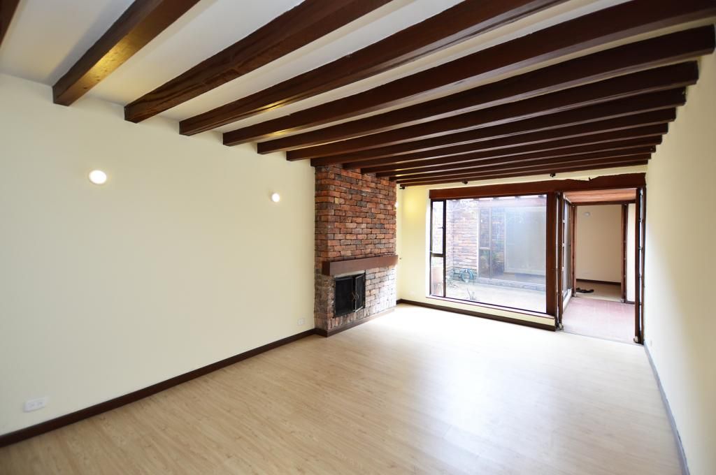 Casa en arriendo Cundinamarca Bogotá Santa Barbara Central 255 m2 Habitaciones 3 Baños 3 Garajes 2 Precio $5900000