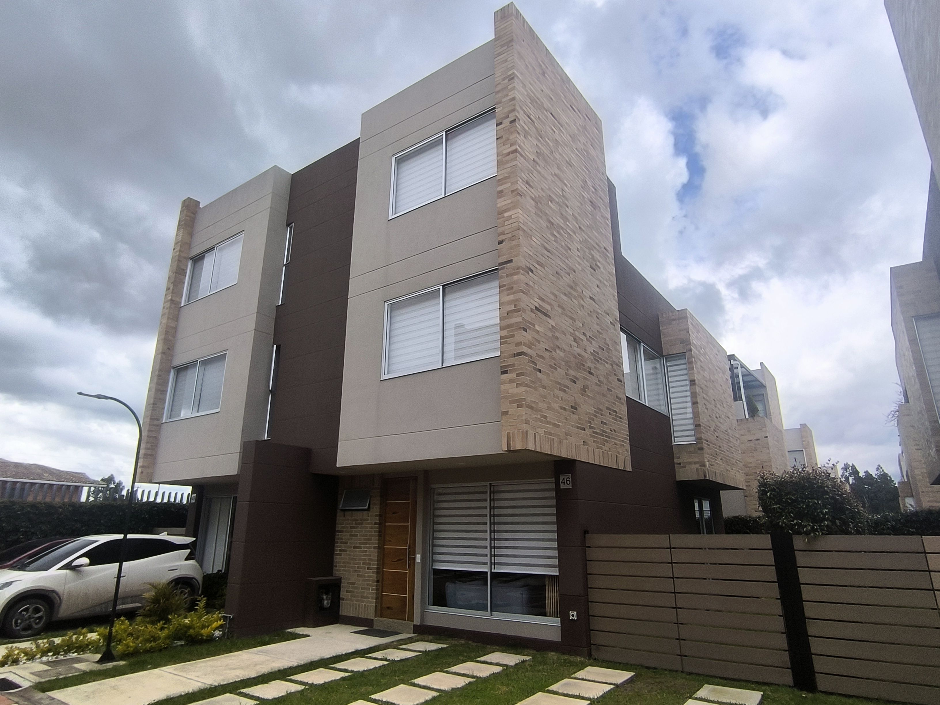 Casa en venta Cundinamarca Chía Cr Villa Concha 190 m2 Habitaciones 3 Baños 4 Garajes 2 Precio $740000000