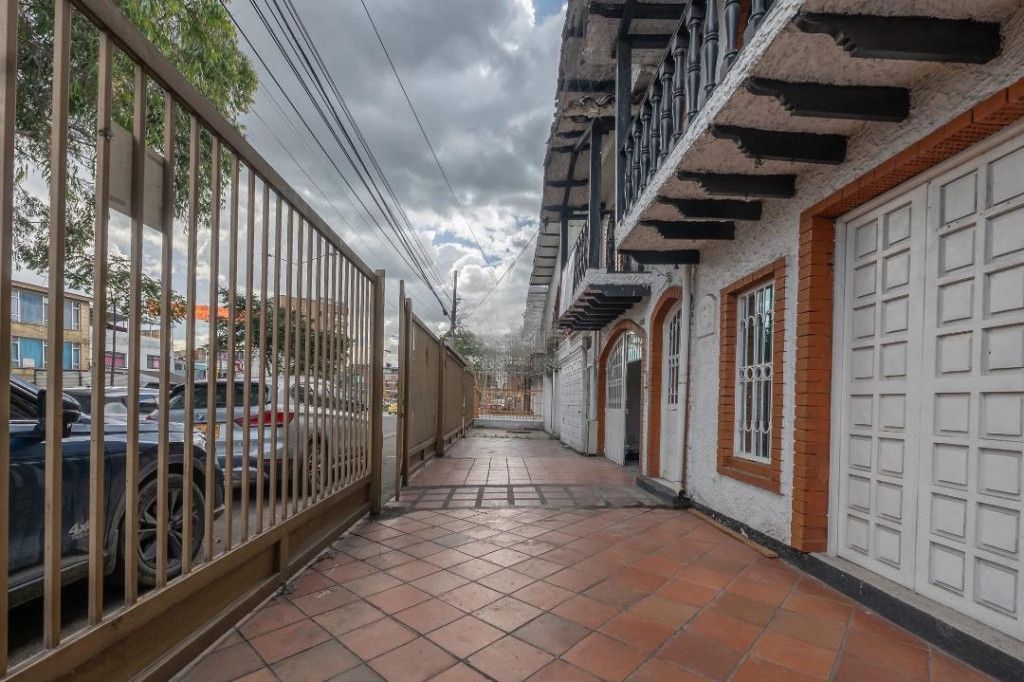 Casa en arriendo Cundinamarca Bogotá San Felipe 1120 m2 Habitaciones 18 Baños 12 Garajes 4 Precio $25000000