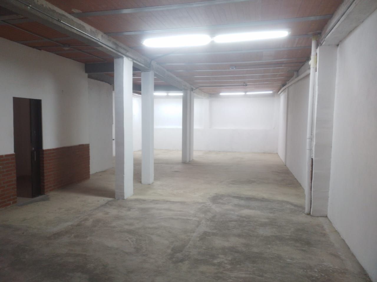 Local en arriendo Antioquia Medellín Rosales 200 m2 Habitaciones 0 Baños 3 Garajes 0 Precio $5800000