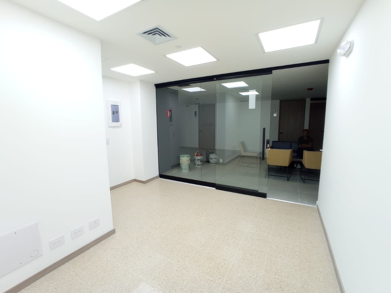 Consultorio en arriendo Antioquia Medellín Estacion Villa 33 m2 Habitaciones 0 Baños 1 Garajes 0 Precio $4700000