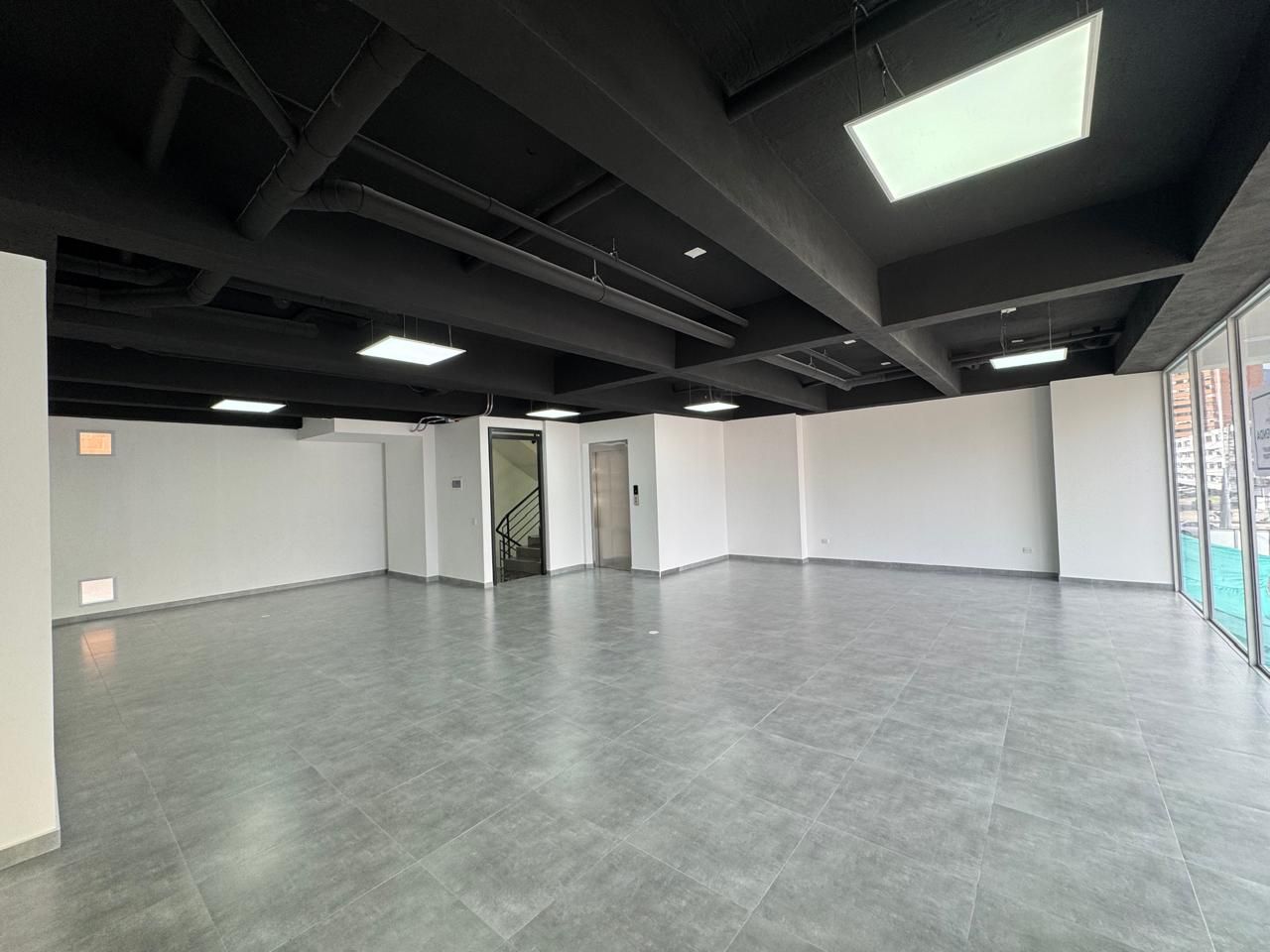 Local en arriendo Cundinamarca Bogotá Gran América 111 m2 Habitaciones 0 Baños 1 Garajes 0 Precio $9000000