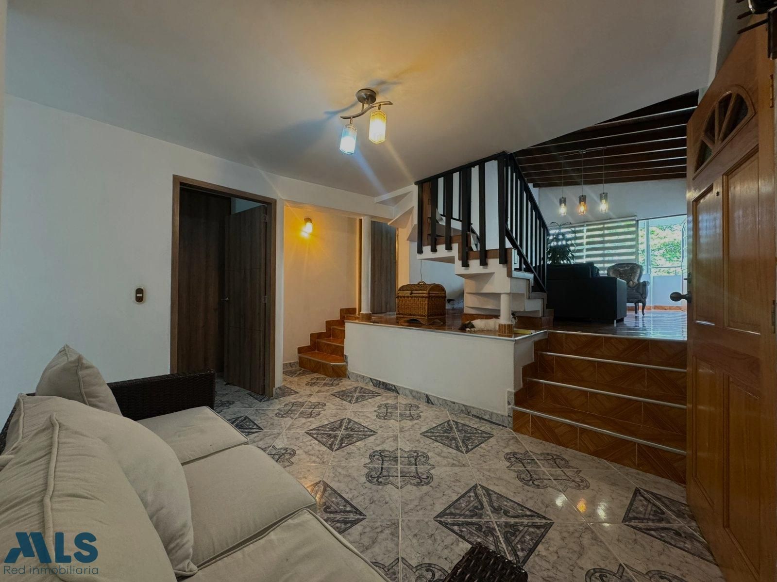 Casa en venta Antioquia Medellín Santa Teresita 190 m2 Habitaciones 5 Baños 4 Garajes 1 Precio $770000000