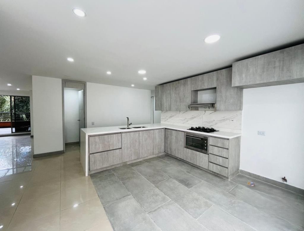 Apartamento en arriendo Antioquia Medellín Urbanizacion Villa Paula 250 m2 Habitaciones 3 Baños 4 Garajes 3 Precio $8900000