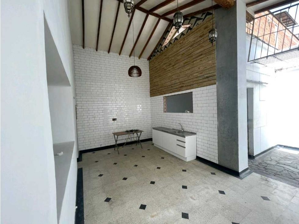 Casa en arriendo Antioquia Medellín La Mansion 370 m2 Habitaciones 7 Baños 4 Garajes 0 Precio $9600000
