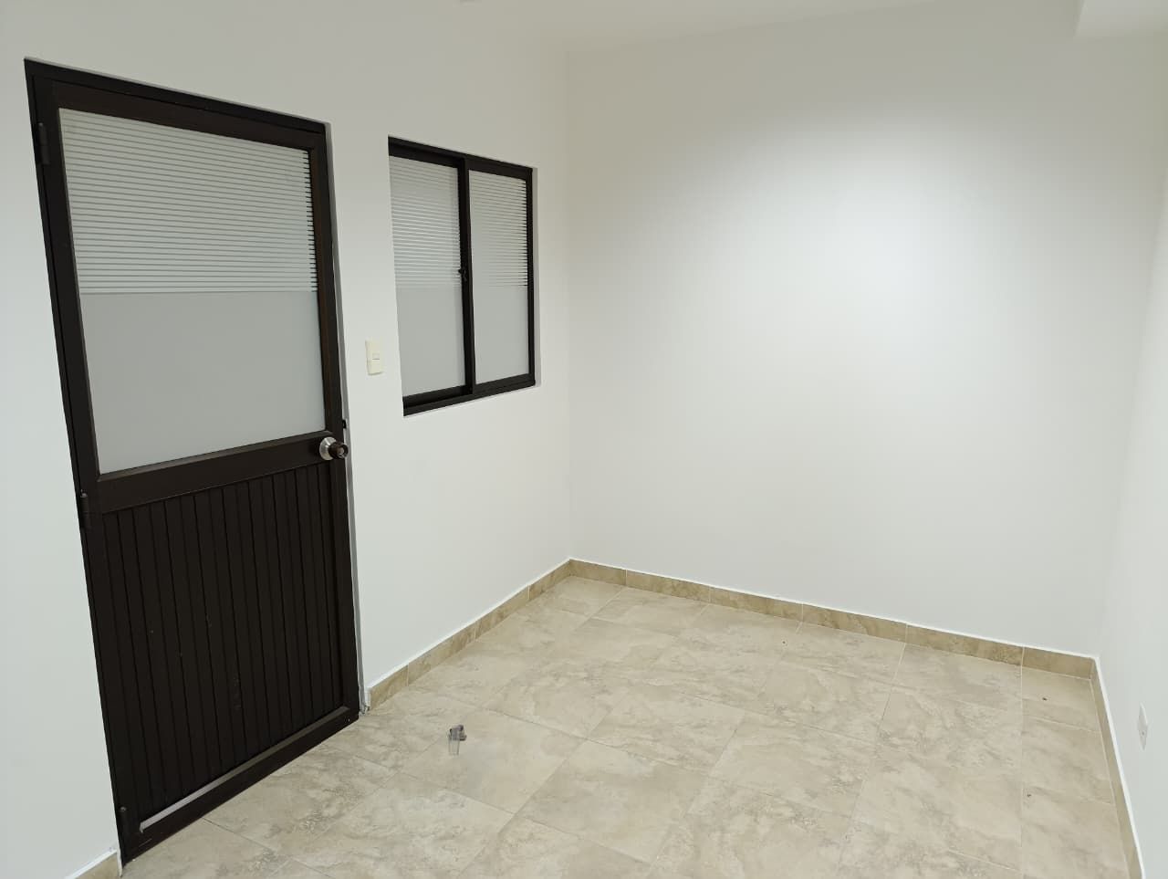 Local en arriendo Valle Del Cauca Cali San Vicente 180 m2 Habitaciones 0 Baños 5 Garajes 3 Precio $2900000