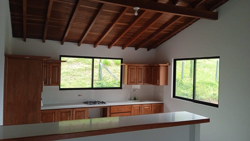 Finca en arriendo o venta Antioquia Guarne Centro 3600 m2 Habitaciones 4 Baños 4 Garajes 0 Precio venta $1500000000 Precio arriendo $5000000