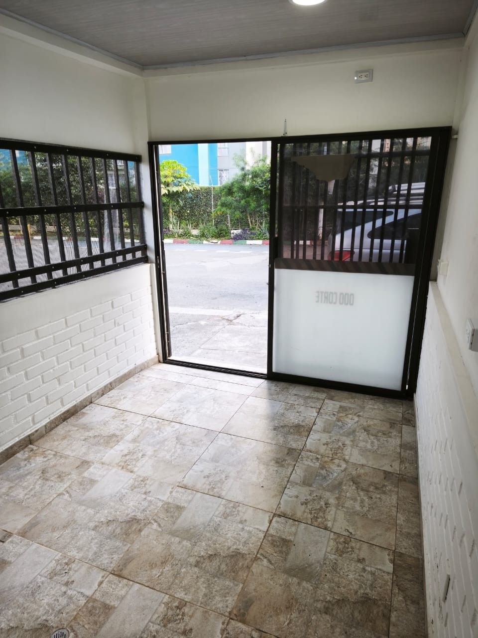 Local en arriendo Valle Del Cauca Cali Brisas De Los Álamos 20 m2 Habitaciones 0 Baños 0 Garajes 0 Precio $1000000