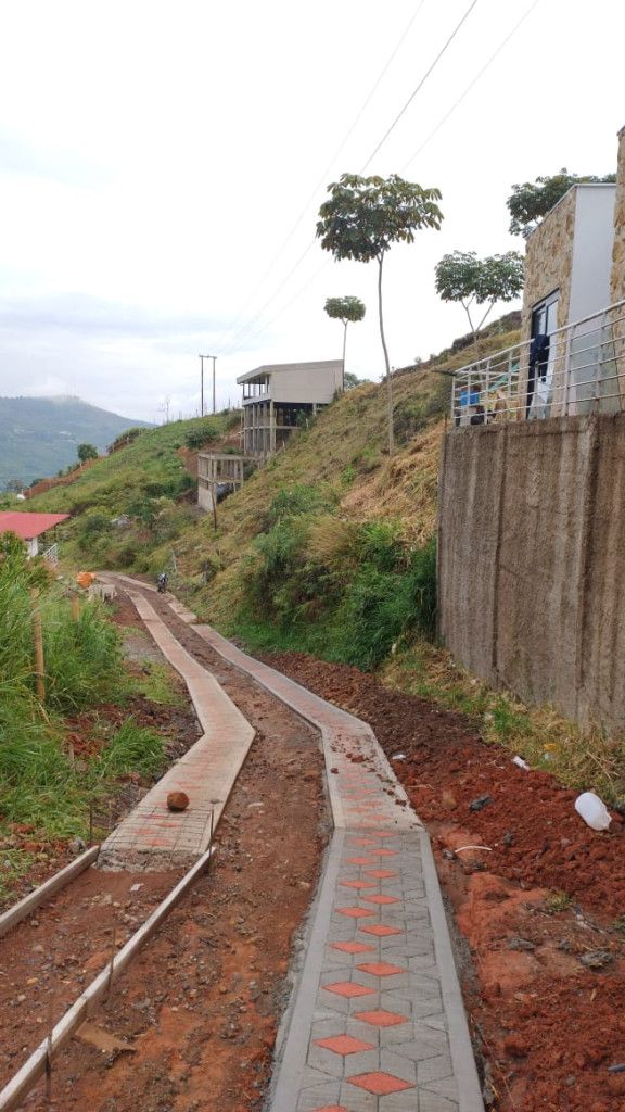 Lote en venta Valle Del Cauca Cali Br Cementerio - Carabineros 363 m2 Habitaciones 0 Baños 0 Garajes 2 Precio $85000000