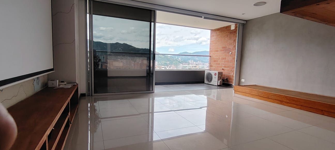 Apartamento en arriendo Antioquia Envigado El Esmeraldal 84 m2 Habitaciones 1 Baños 2 Garajes 2 Precio $4100000