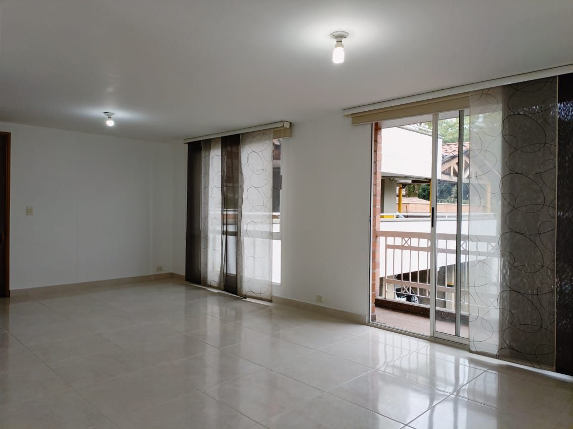 Apartamento en venta Antioquia Medellín Loma De Los Bernal 102 m2 Habitaciones 3 Baños 3 Garajes 2 Precio $585000000