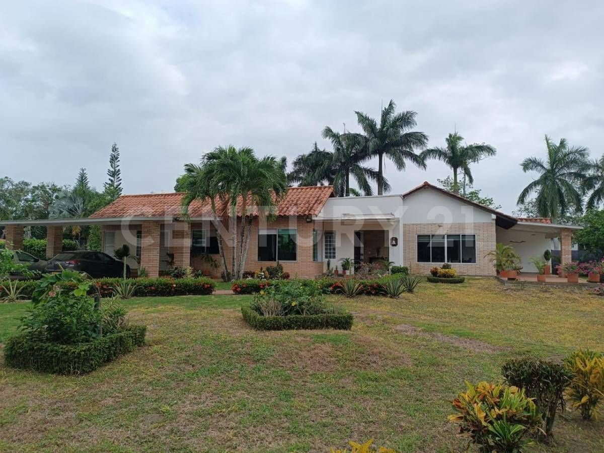 Casa en venta Antioquia Apartadó Apartadó 300 m2 Habitaciones 4 Baños 4 Garajes 3 Precio $1500000000