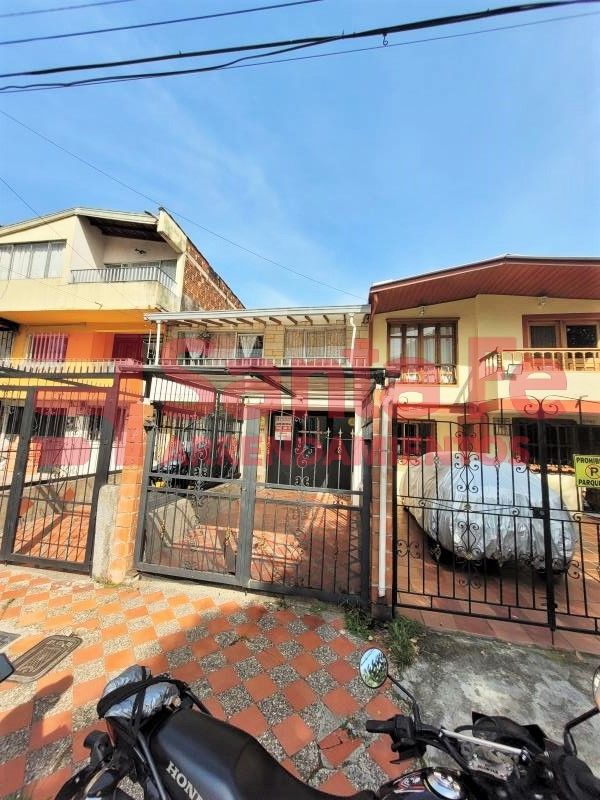 Casa en arriendo Antioquia Medellín La Colina 120 m2 Habitaciones 5 Baños 4 Garajes 2 Precio $5000000