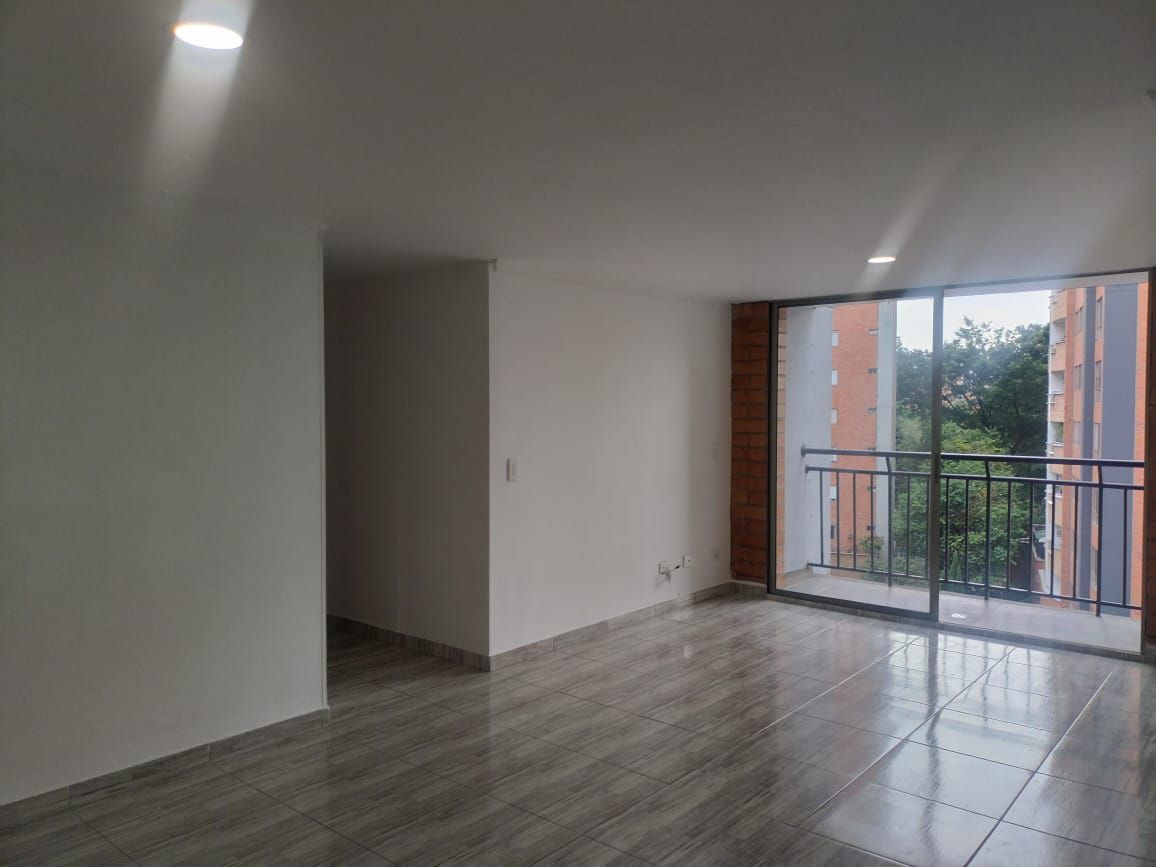 Apartamento en arriendo Antioquia Envigado Jardines 107 m2 Habitaciones 3 Baños 2 Garajes 1 Precio $4350000