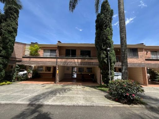 Casa en arriendo Antioquia Envigado Zúñiga 153 m2 Habitaciones 3 Baños 3 Garajes 2 Precio $8500000