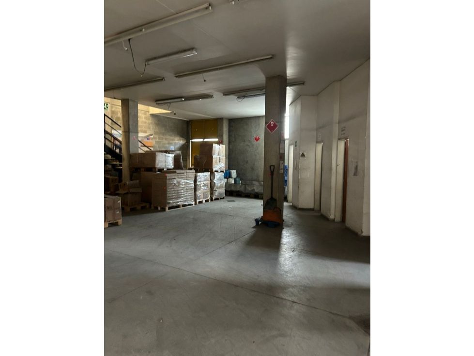 Bodega en arriendo Antioquia Sabaneta Tres Esquinas 859 m2 Habitaciones 0 Baños 4 Garajes 0 Precio $26000000