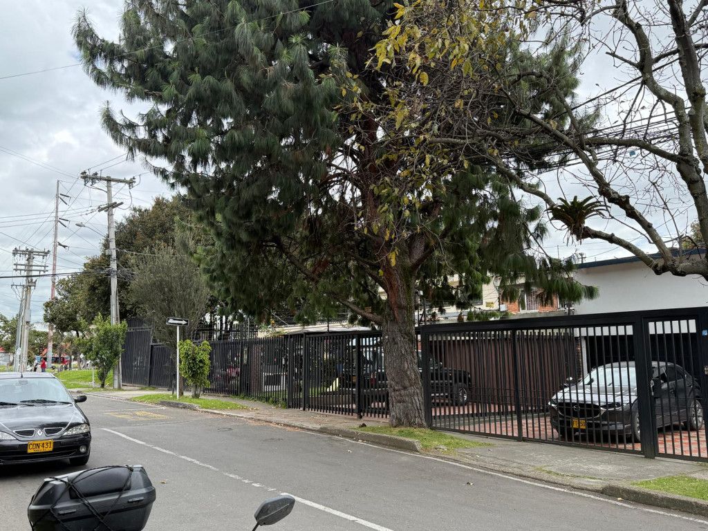 Casa en venta Cundinamarca Bogotá Polo Club 312 m2 Habitaciones 4 Baños 3 Garajes 2 Precio $1400000000