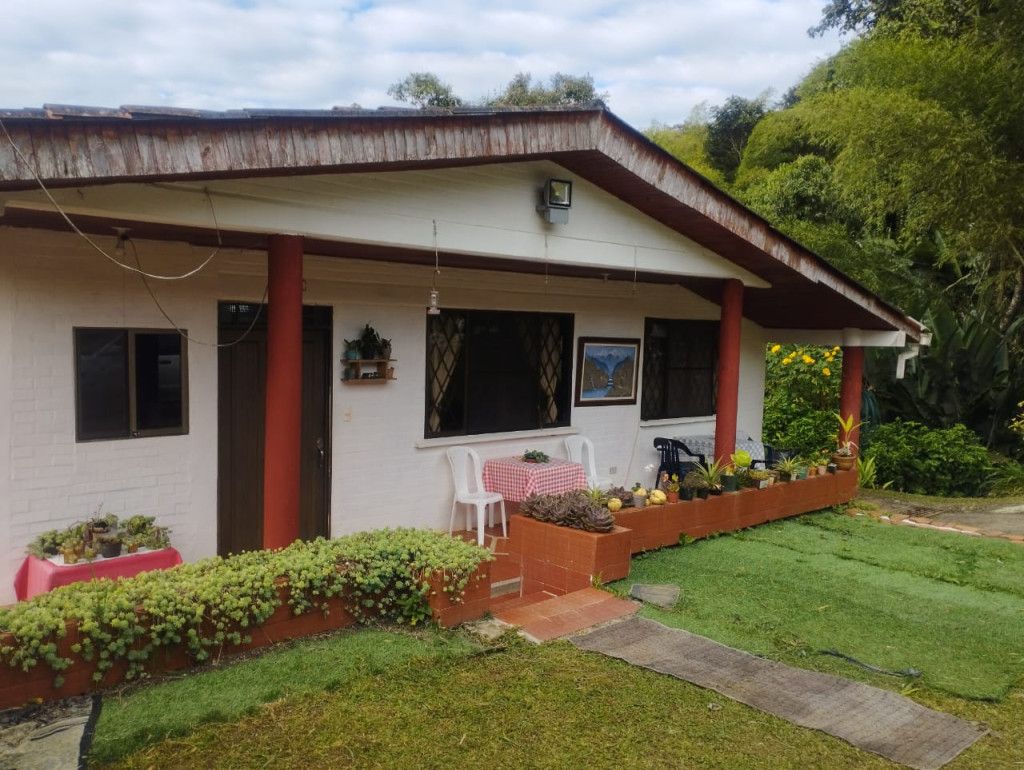 Finca en venta Valle Del Cauca Cali Cali 208 m2 Habitaciones 3 Baños 2 Garajes 0 Precio $800000000