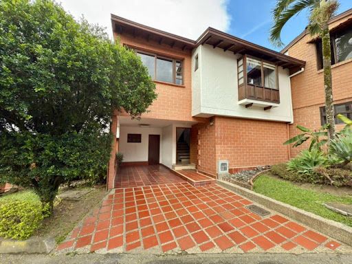 Casa en venta Antioquia Envigado La Pradera 220 m2 Habitaciones 4 Baños 4 Garajes 2 Precio $1180000000