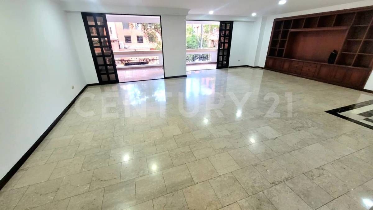 Apartamento en venta Valle Del Cauca Cali Centenario 152 m2 Habitaciones 3 Baños 4 Garajes 2 Precio $735000000