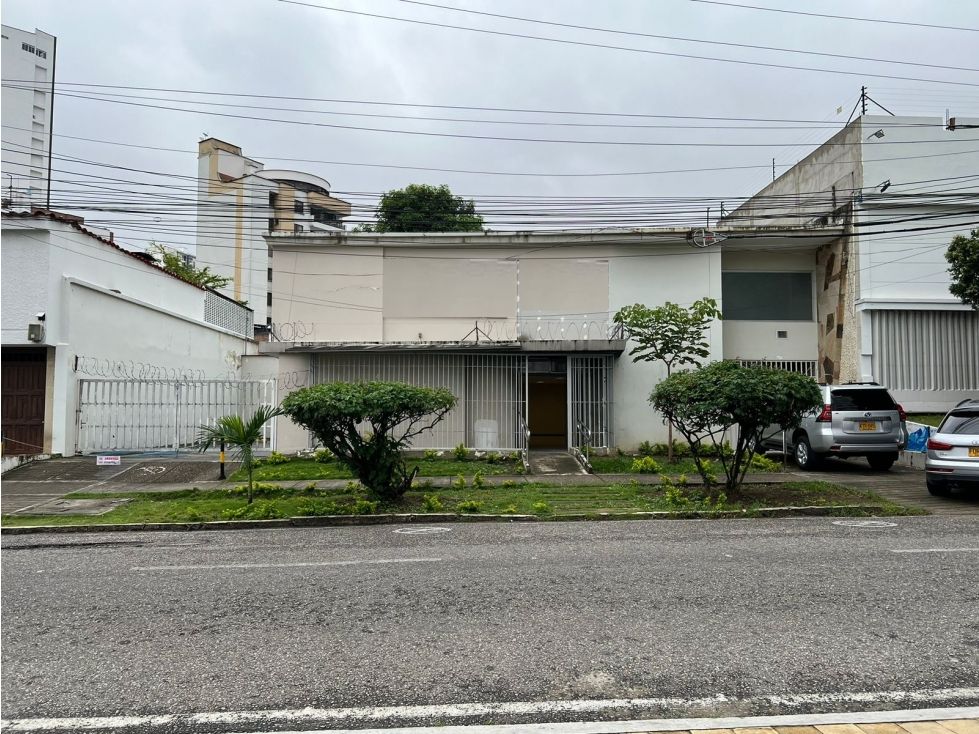 Casa en arriendo o venta Santander Bucaramanga Sotomayor 534 m2 Habitaciones 5 Baños 3 Garajes 4 Precio venta $2600000000 Precio arriendo $13000000