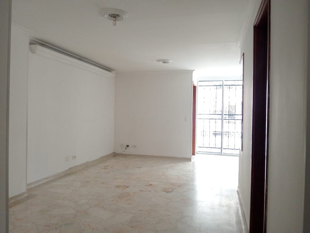 Apartamento en arriendo Antioquia Medellín Las Acacias 85 m2 Habitaciones 3 Baños 2 Garajes 1 Precio $3200000