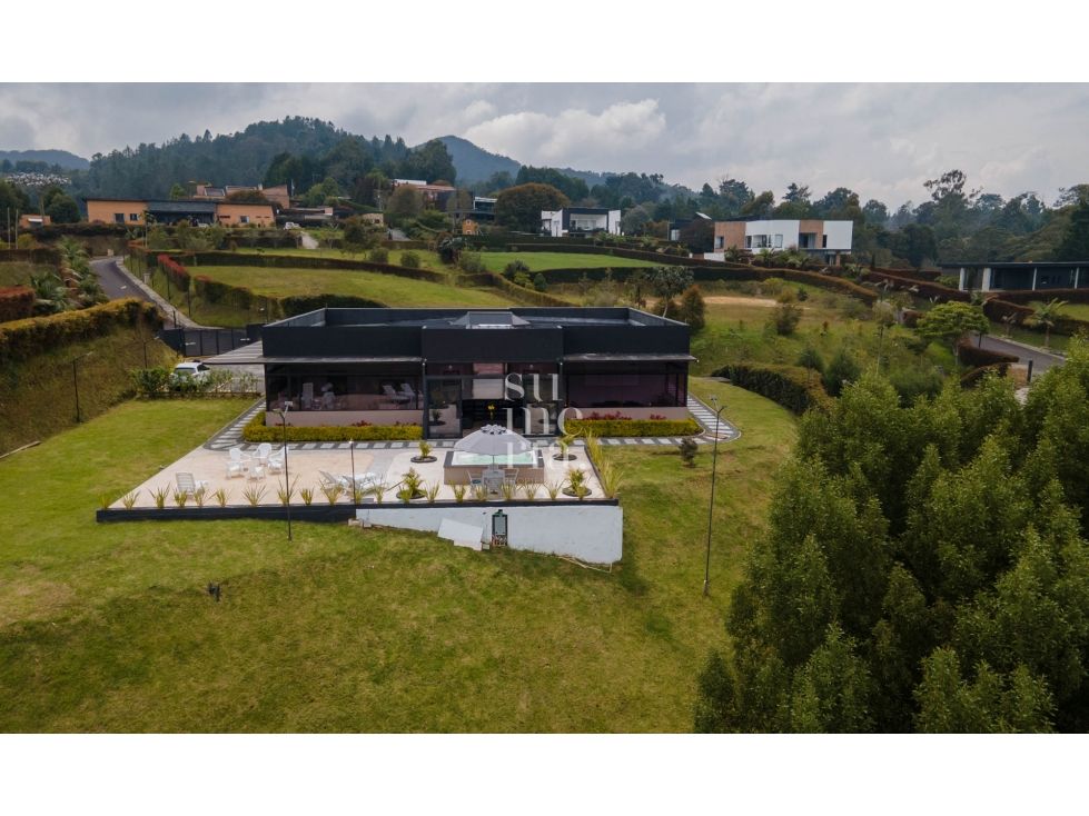 Casa en arriendo o venta Antioquia Medellín La Candelaria 430 m2 Habitaciones 4 Baños 4 Garajes 0 Precio venta $4000000000 Precio arriendo $30300000